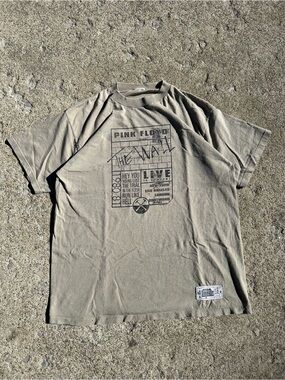 Vintage 1997 Pink Floyd 'The Wall' Graphic Tee - Tan
